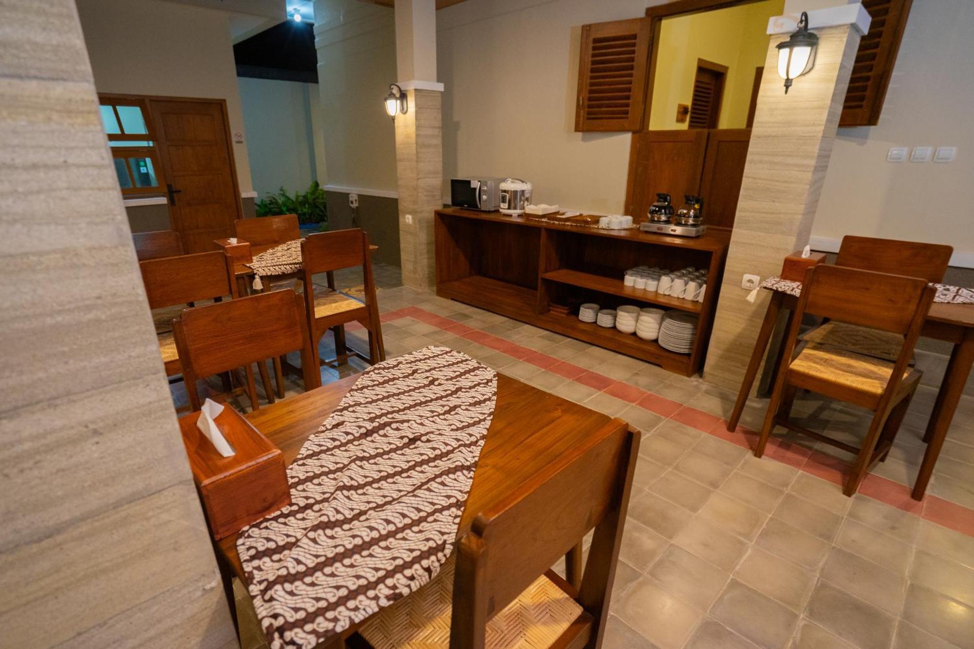Yuwono Hotel & Villa Malioboro Yogyakarta Exterior foto